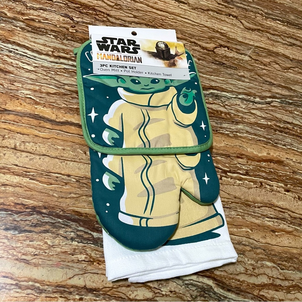 Star Wars Baby Yoda Green Kitchen Towel Oven Mitt Pot Holder 3-Piece Set
